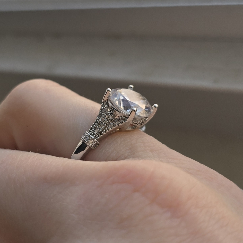 Vintage-Inspired Round Cut Solitaire Engagement Ring in Sterling Silver - Picture 6 of 7